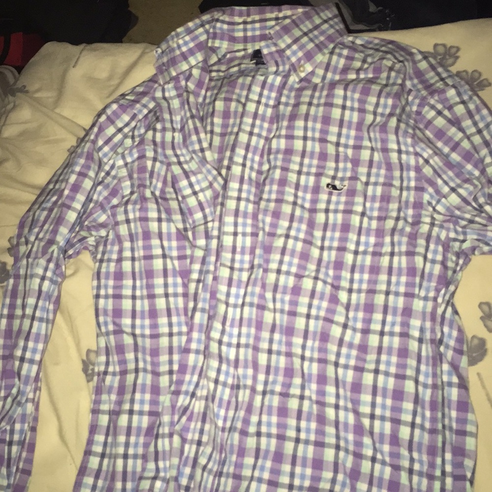 vineyard vines button up shirt